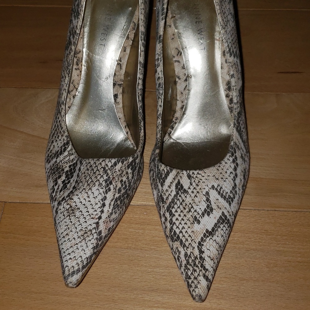 Nine west pumps. Snakeskin print.